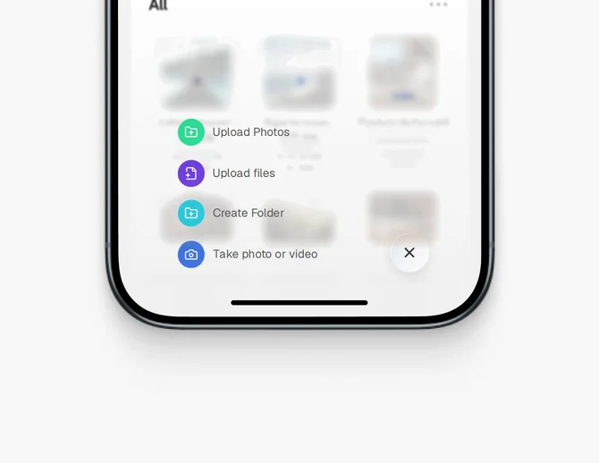 Das Hinzufügen-Menü der mobilen App: Ordner erstellen, Datei hochladen, Datei erstellen oder ein Foto bzw. Video aufnehmen